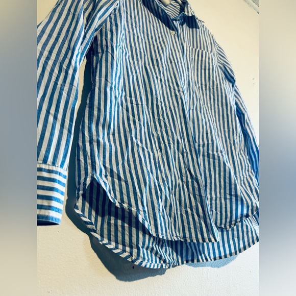H&M women’s blue and white pinstripe button up - Picture 12 of 12